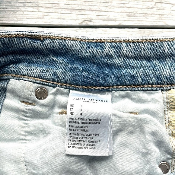 NWOT AE Women's Comfort Super Stretch Distressed Curvy Mom Denim Shorts - Picture 9 of 10